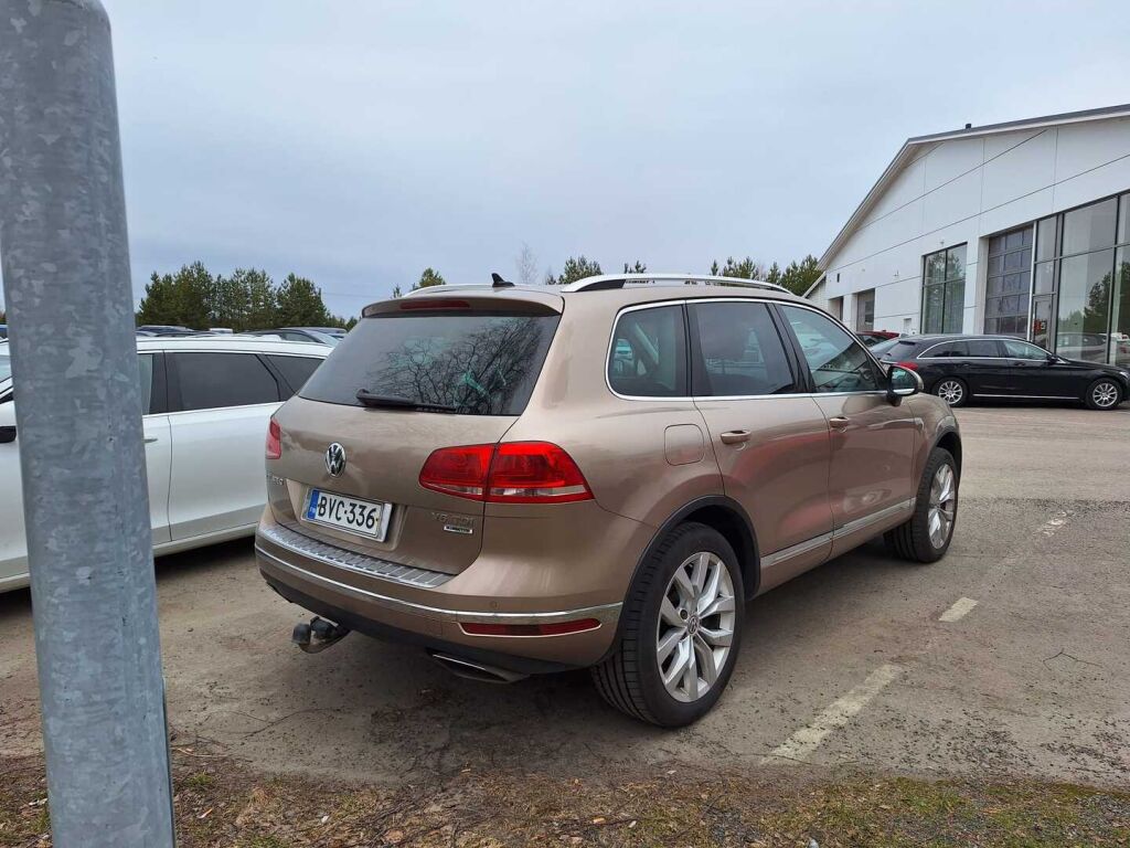 Volkswagen Touareg 2016 Ruskea (beige)