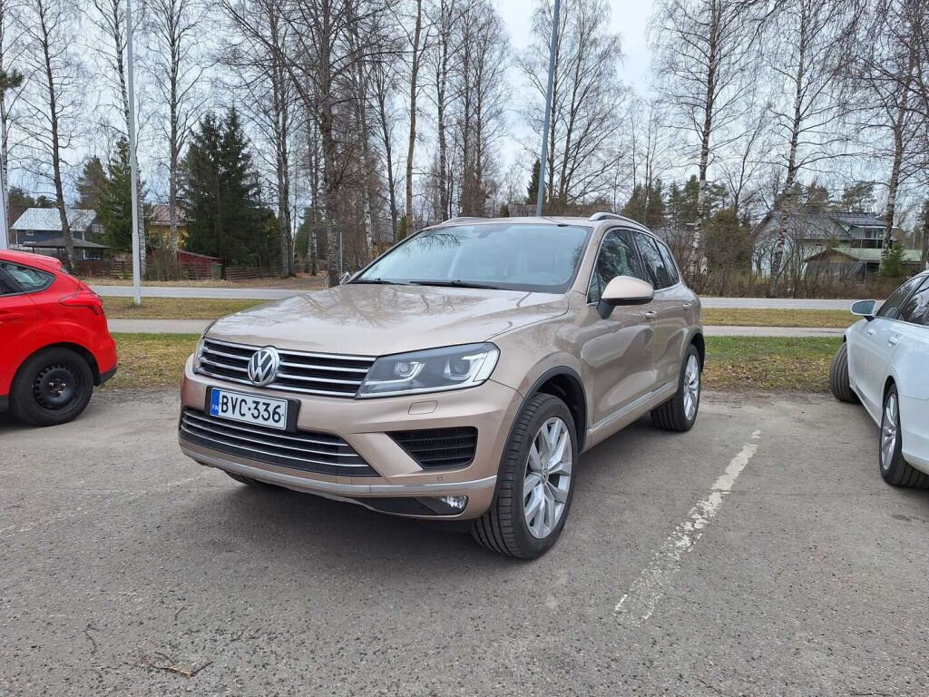 Volkswagen Touareg 2016 Ruskea (beige)