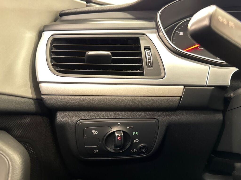 Audi A6 2015 Punainen