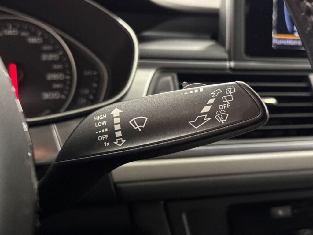 Audi A6 2015 Punainen