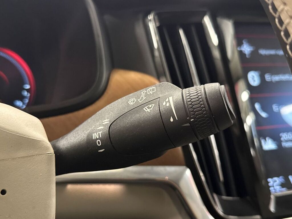 Volvo V90 2018 Musta