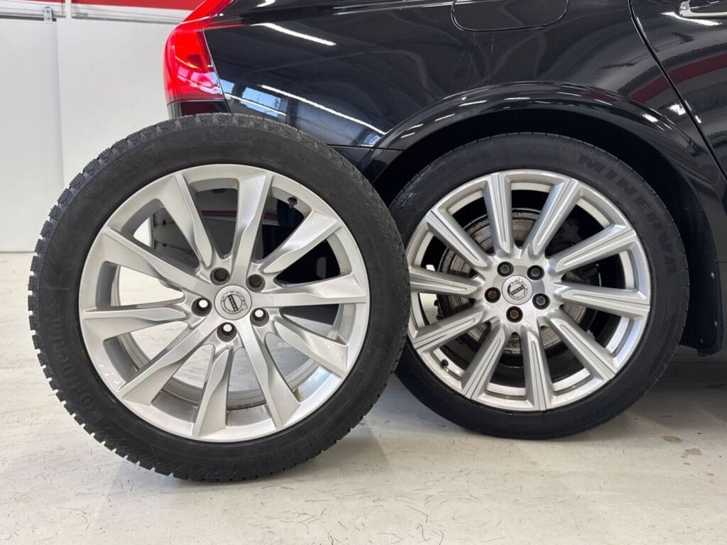 Volvo V90 2018 Musta
