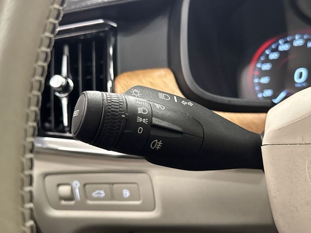 Volvo V90 2018 Musta