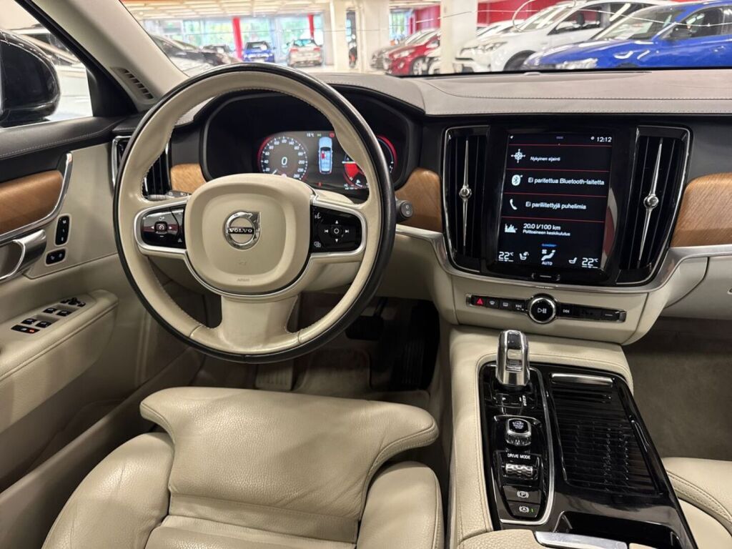 Volvo V90 2018 Musta