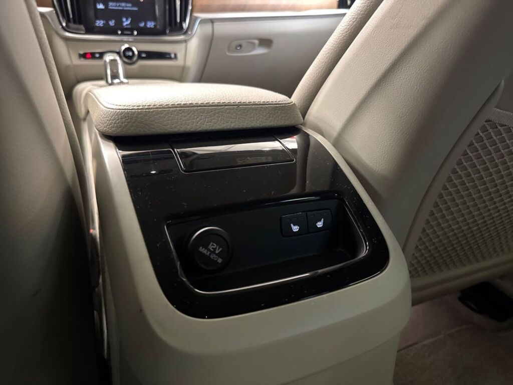 Volvo V90 2018 Musta