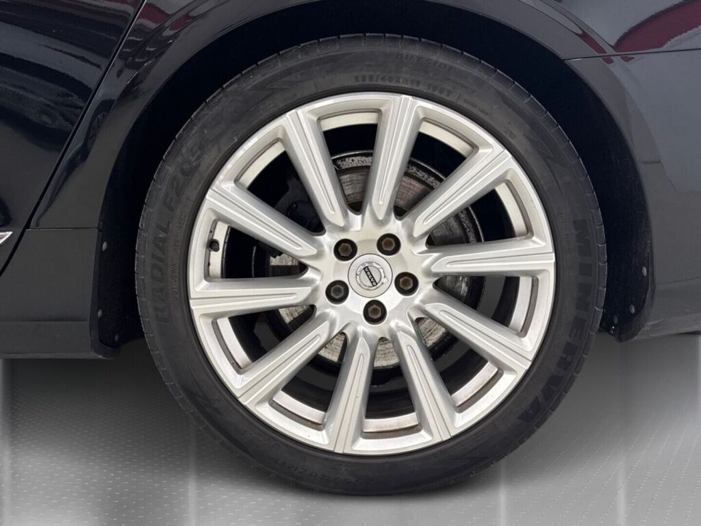 Volvo V90 2018 Musta