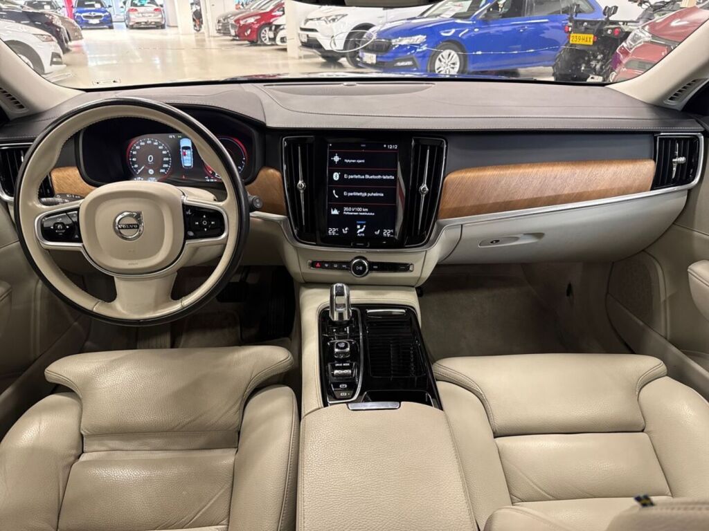 Volvo V90 2018 Musta