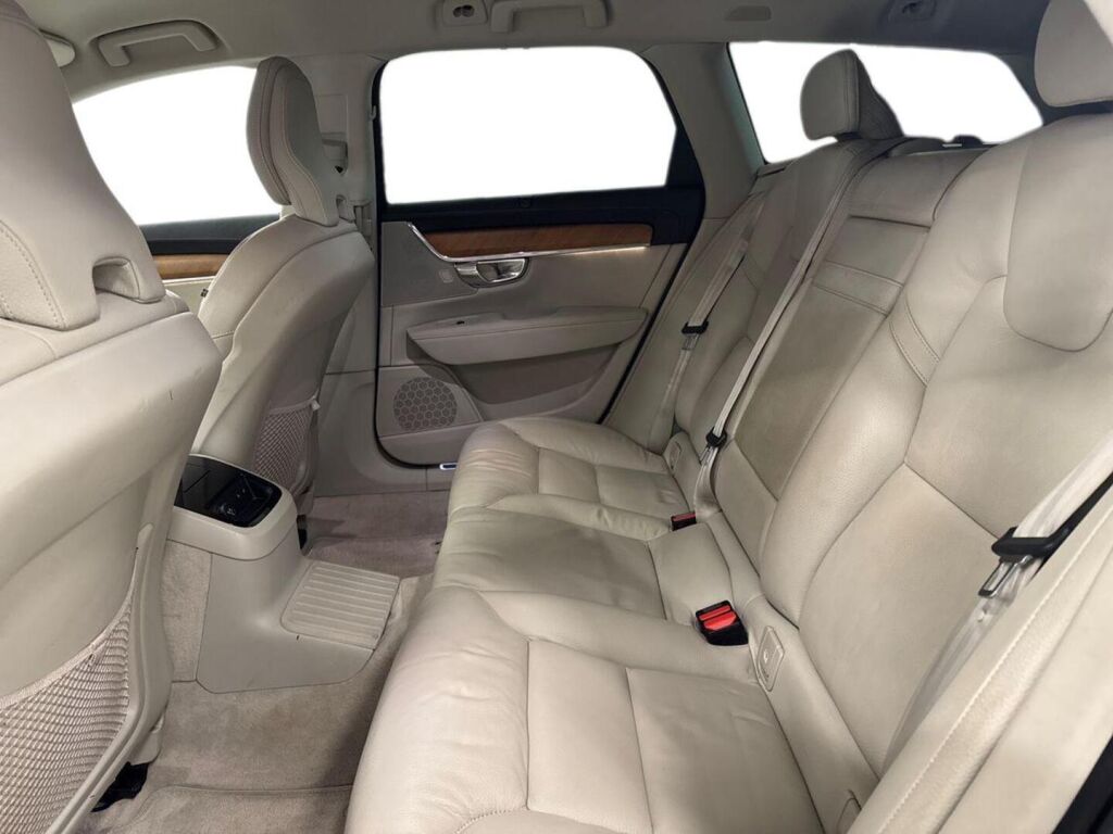 Volvo V90 2018 Musta