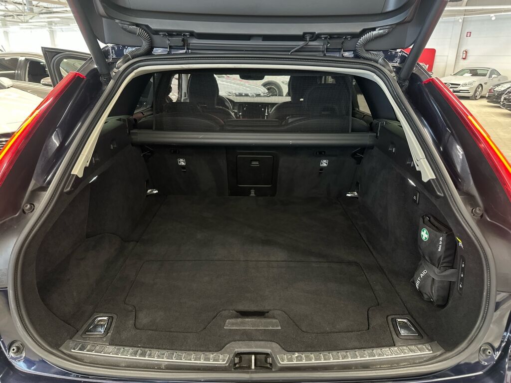 Volvo V90 2019 Sininen