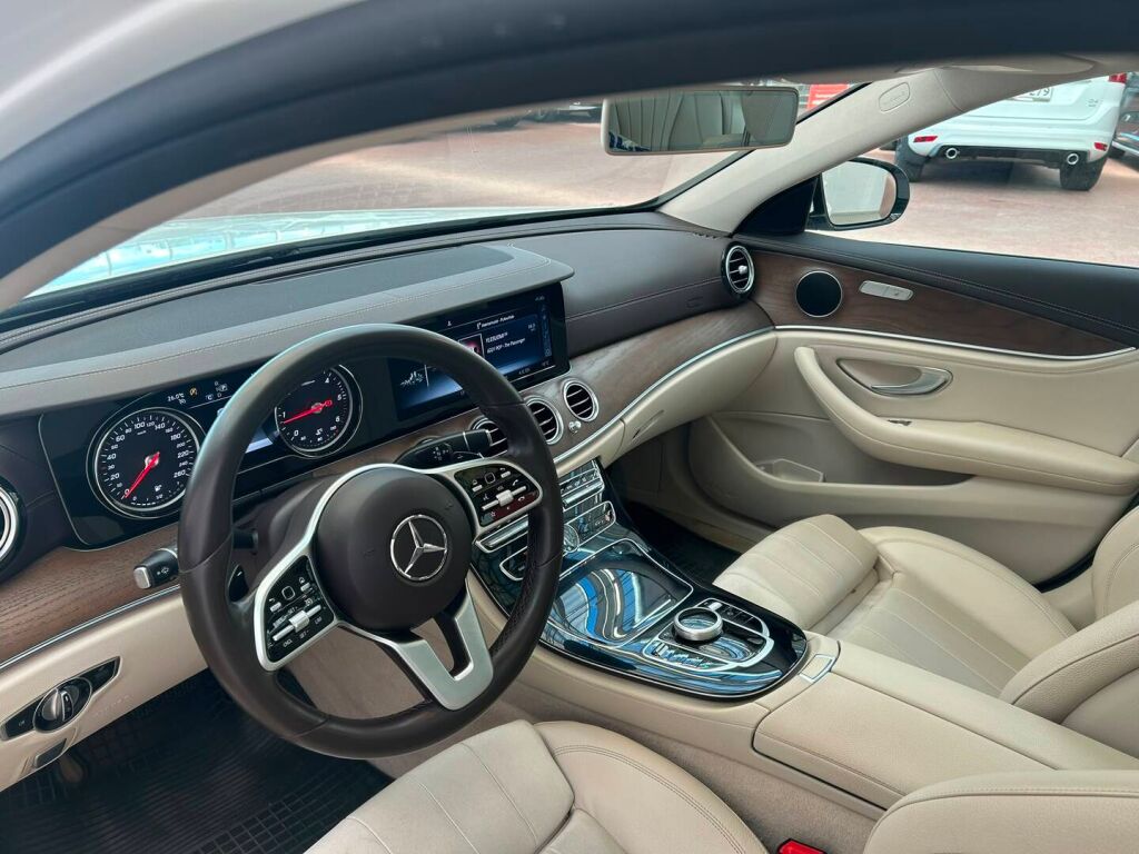 Mercedes-Benz E 2018 Valkoinen