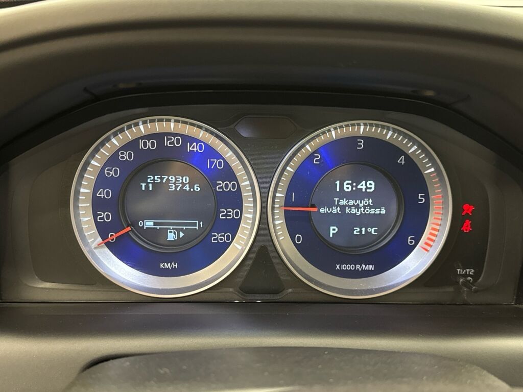 Volvo XC60 2012 Punainen