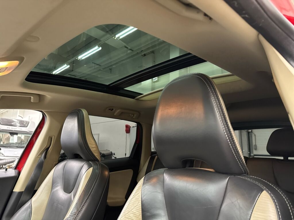Volvo XC60 2012 Punainen