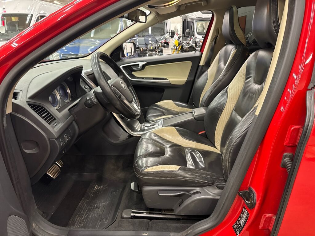 Volvo XC60 2012 Punainen