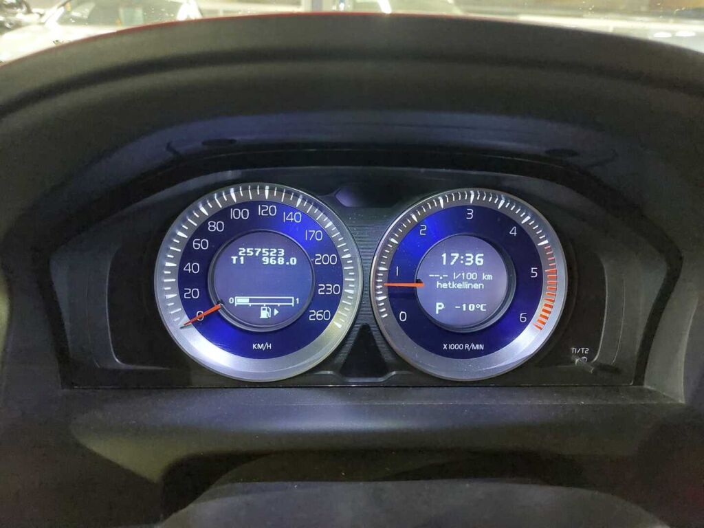 Volvo XC60 2012 Punainen