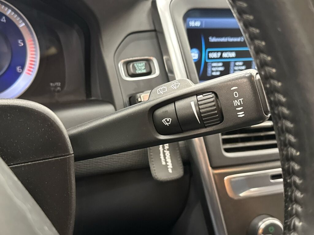 Volvo XC60 2012 Punainen
