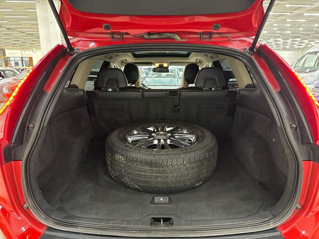 Volvo XC60 2012 Punainen