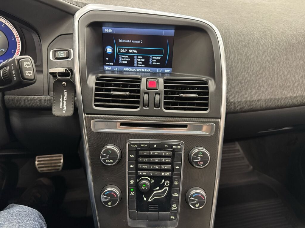 Volvo XC60 2012 Punainen