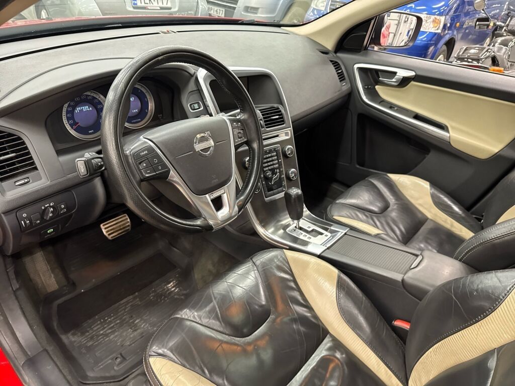 Volvo XC60 2012 Punainen