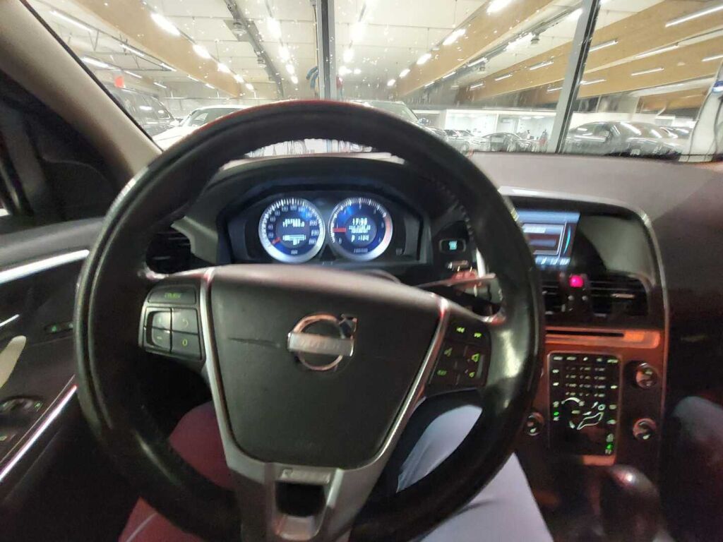 Volvo XC60 2012 Punainen