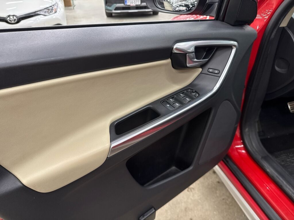 Volvo XC60 2012 Punainen
