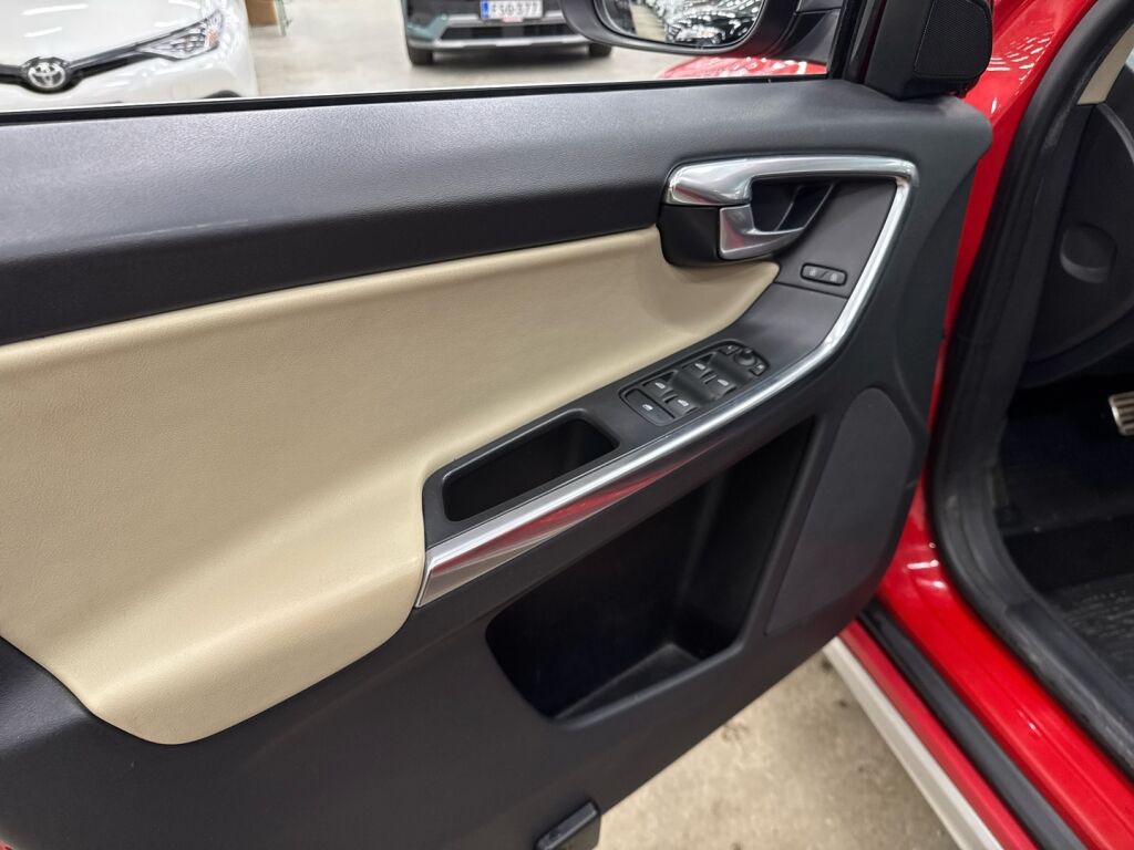 Volvo XC60 2012 Punainen