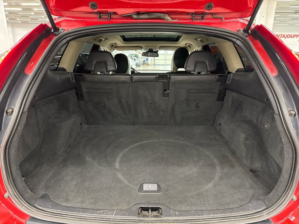 Volvo XC60 2012 Punainen