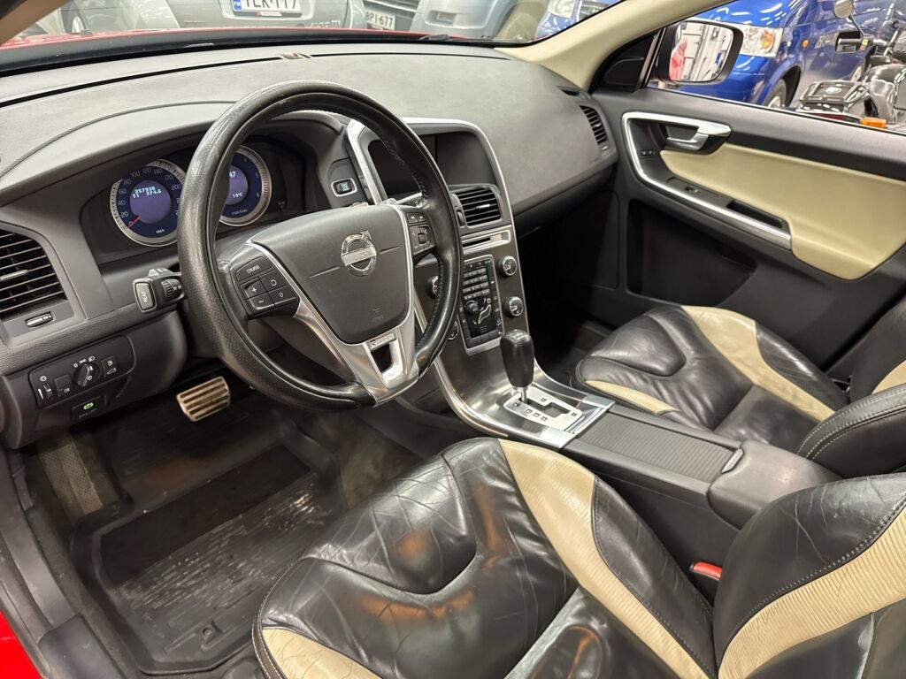 Volvo XC60 2012 Punainen