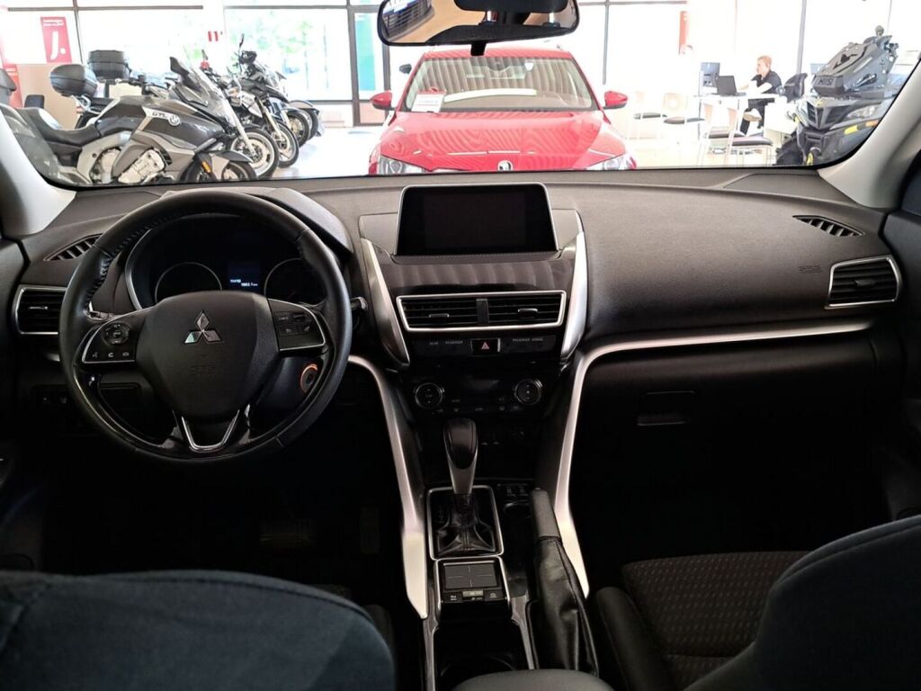 Mitsubishi Eclipse Cross 2019 Punainen