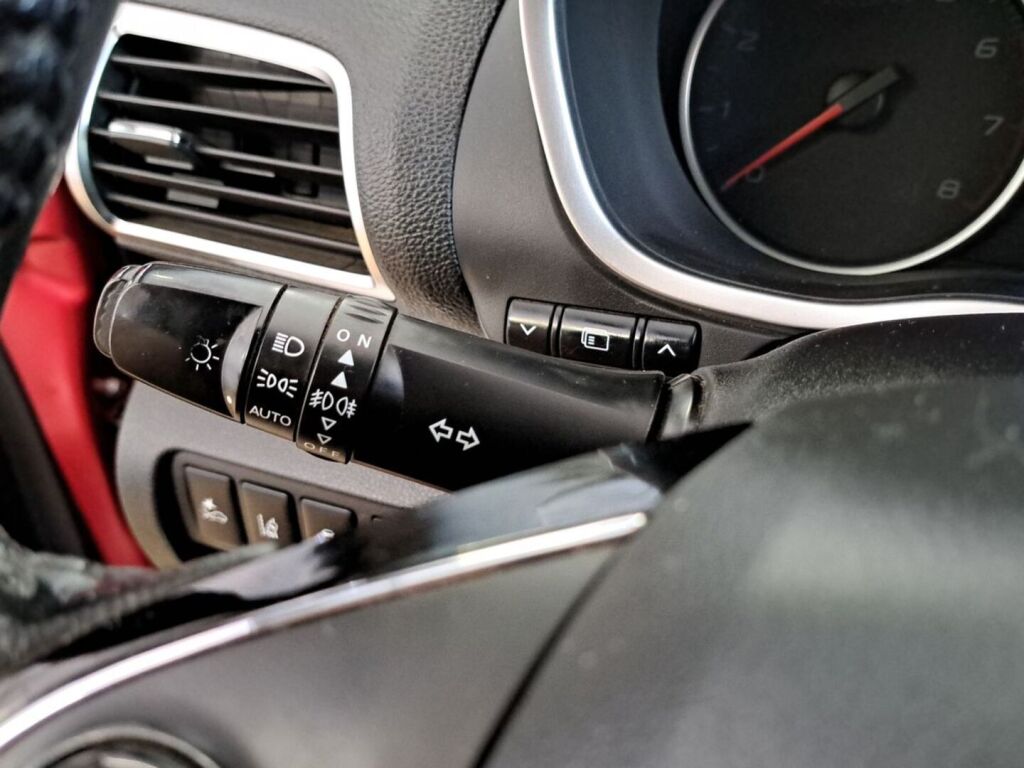 Mitsubishi Eclipse Cross 2019 Punainen