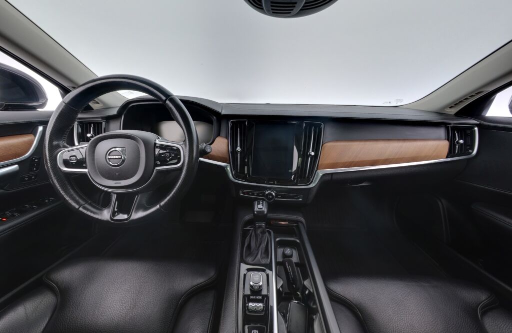 Volvo V90 2019 Harmaa