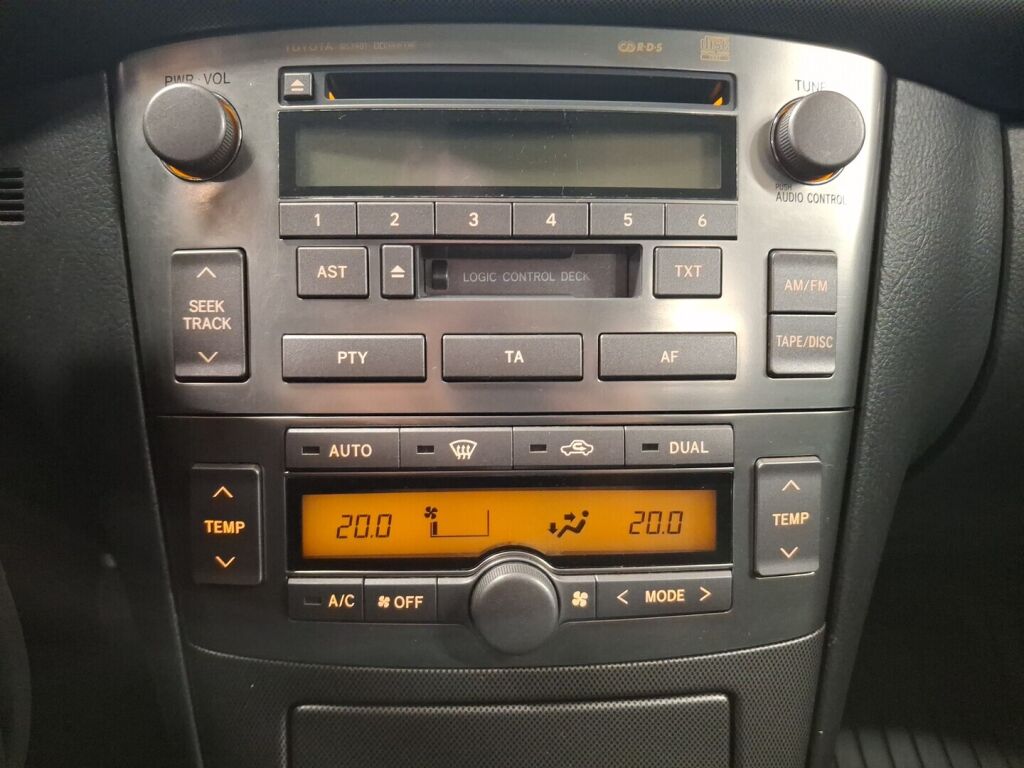 Toyota Avensis 2005 Punainen