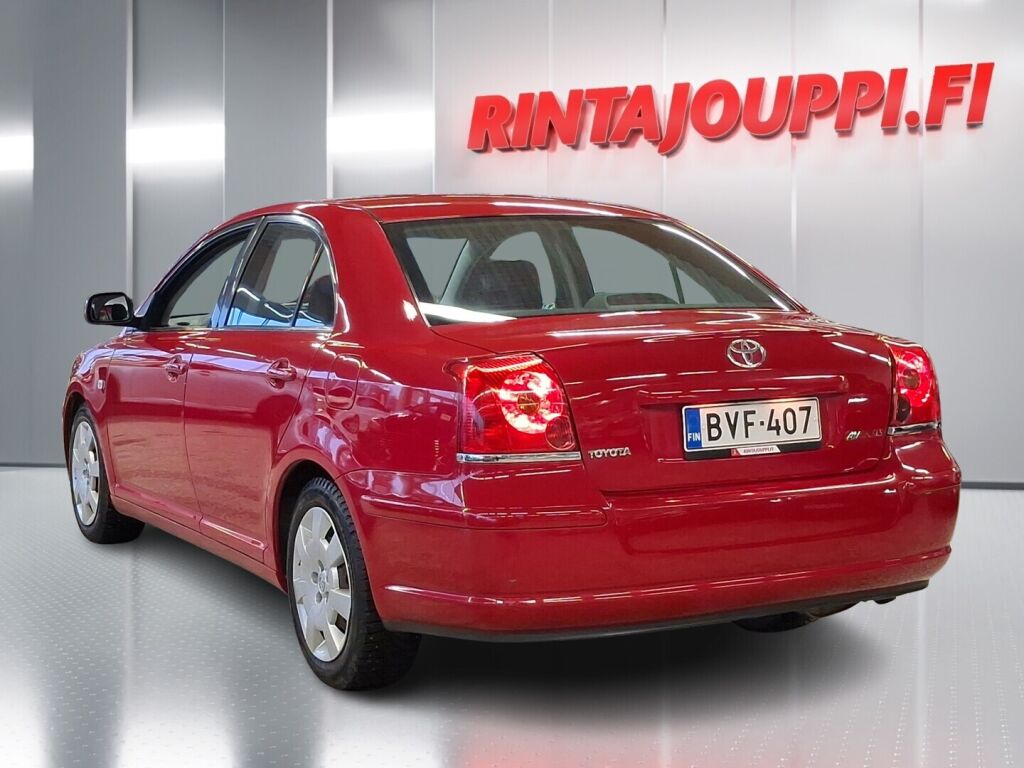 Toyota Avensis 2005 Punainen