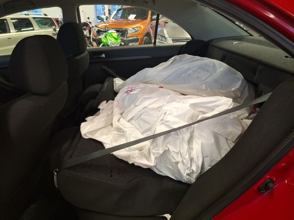 Toyota Avensis 2005 Punainen