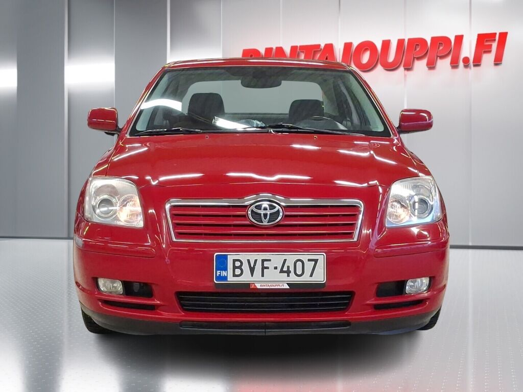 Toyota Avensis 2005 Punainen