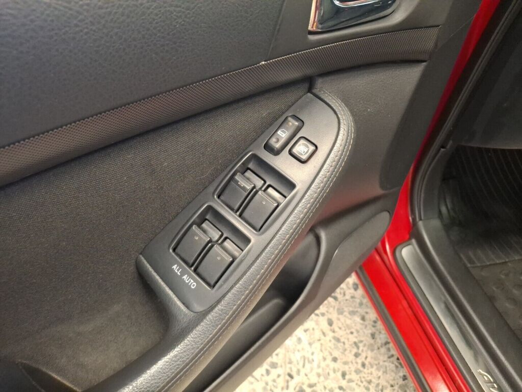 Toyota Avensis 2005 Punainen