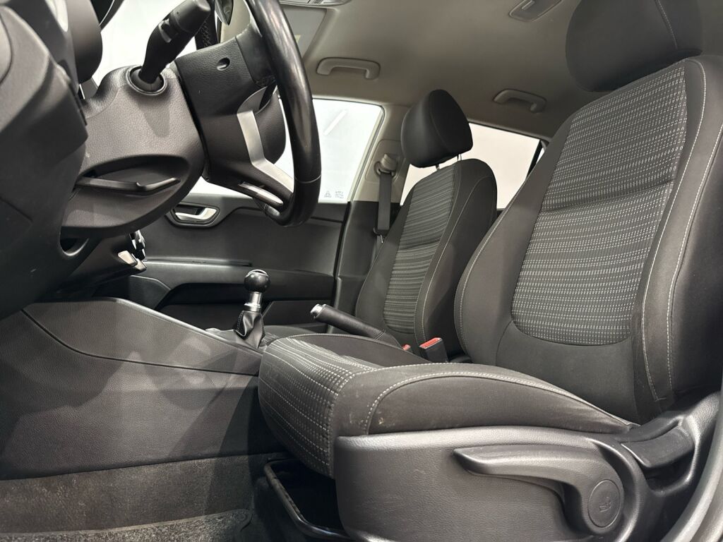 Kia Stonic 2018 Valkoinen