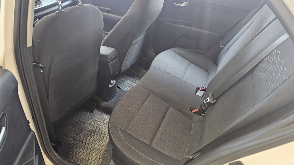 Kia Rio 2018 Valkoinen