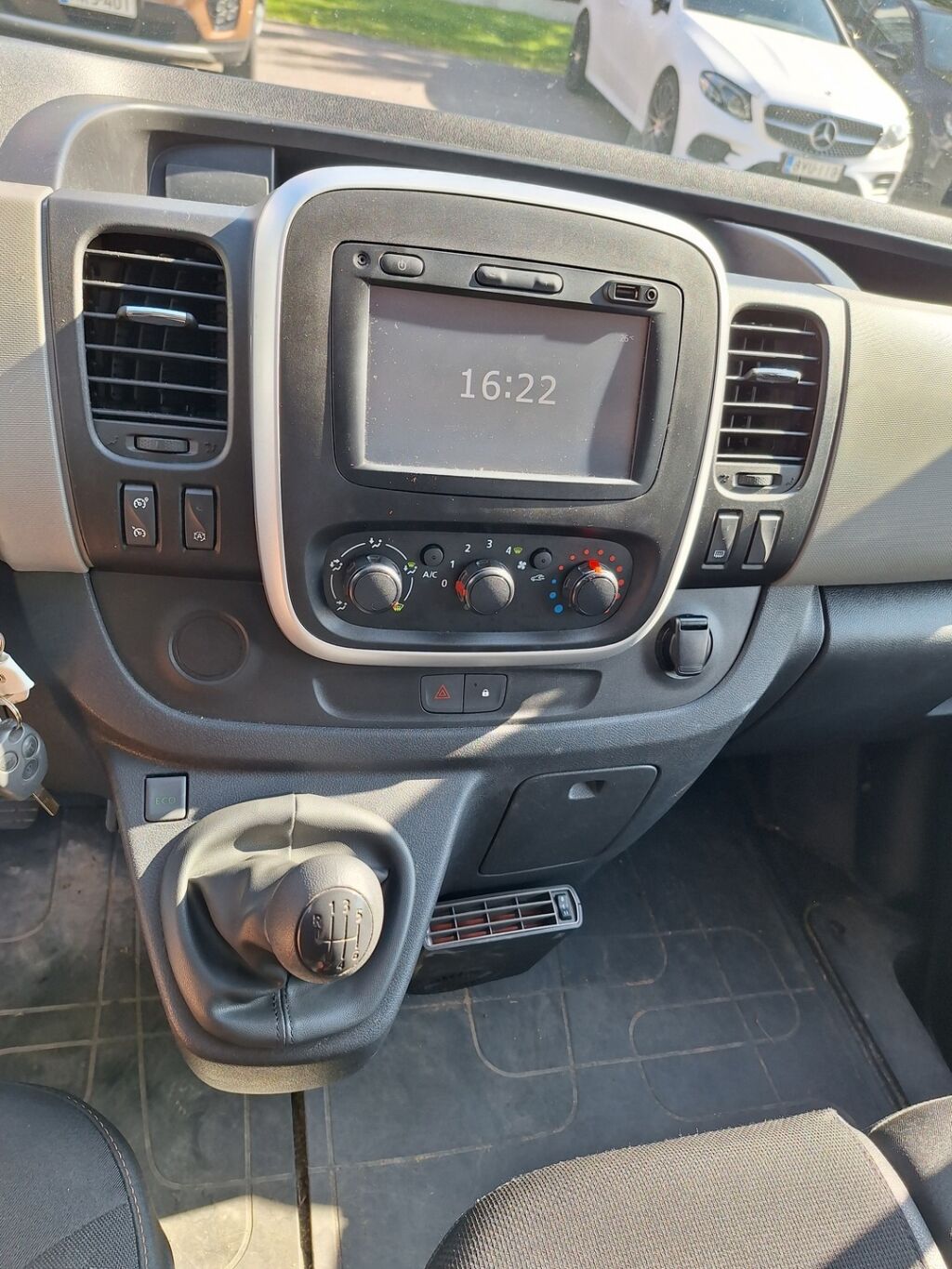 Renault Trafic 2018 Valkoinen