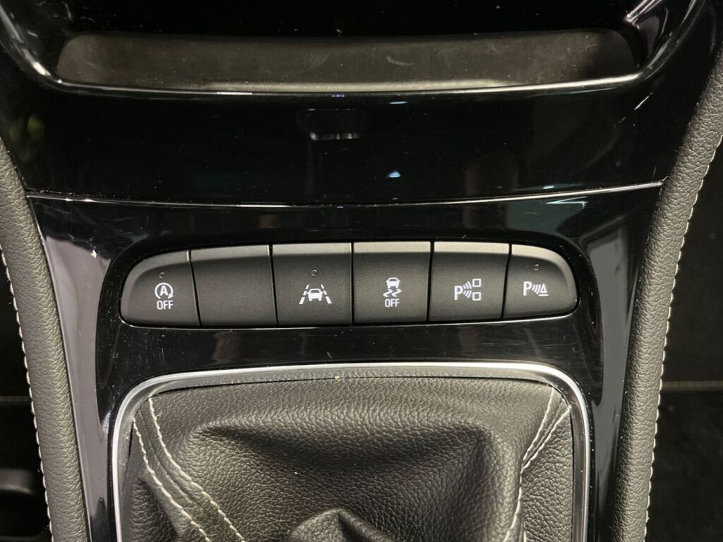 Opel Astra 2018 Valkoinen
