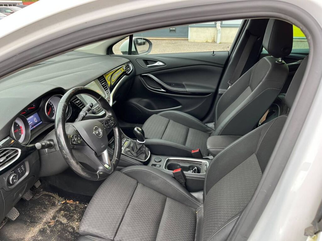 Opel Astra 2018 Valkoinen