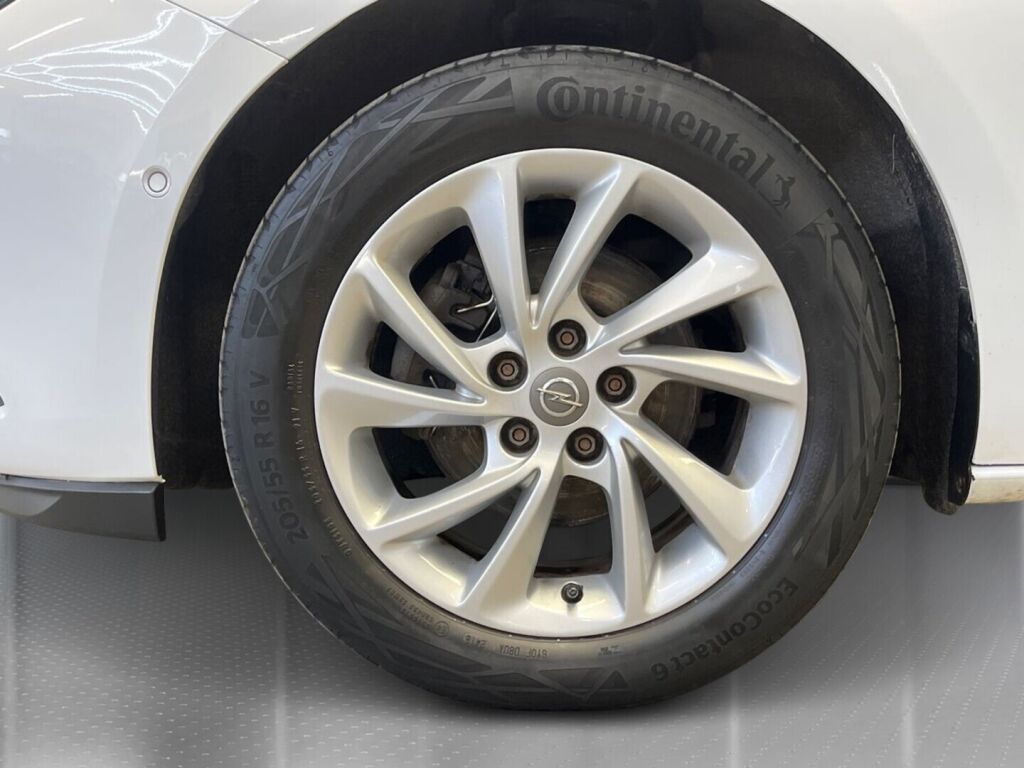 Opel Astra 2018 Valkoinen