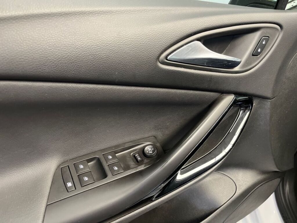 Opel Astra 2018 Valkoinen