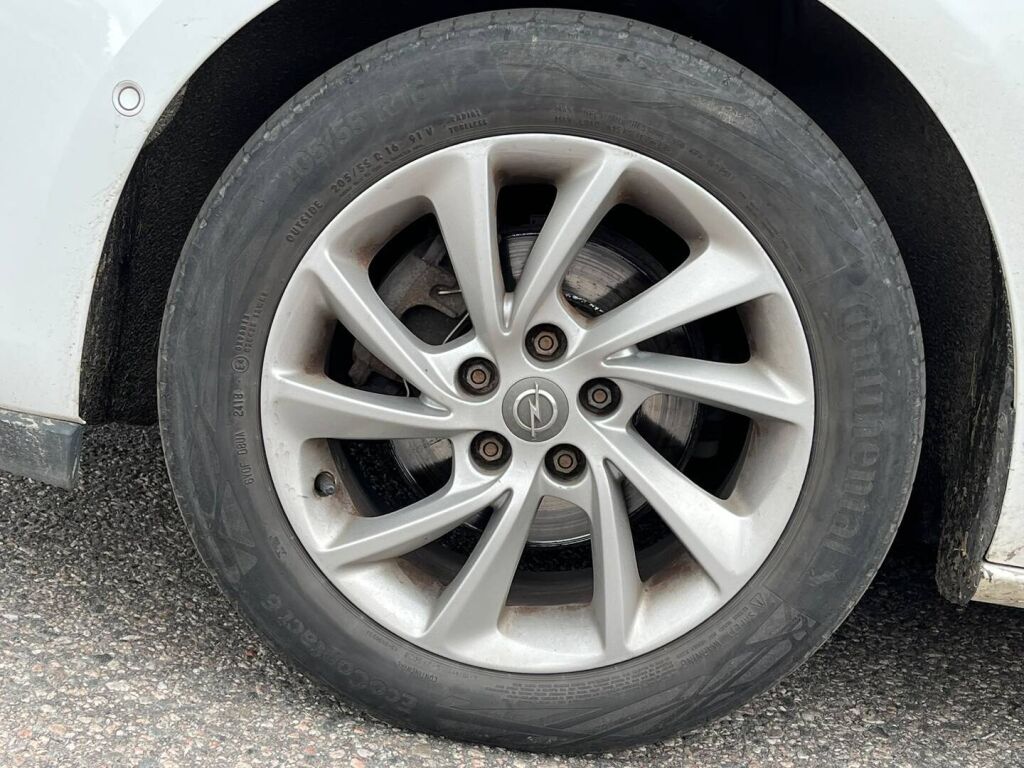 Opel Astra 2018 Valkoinen