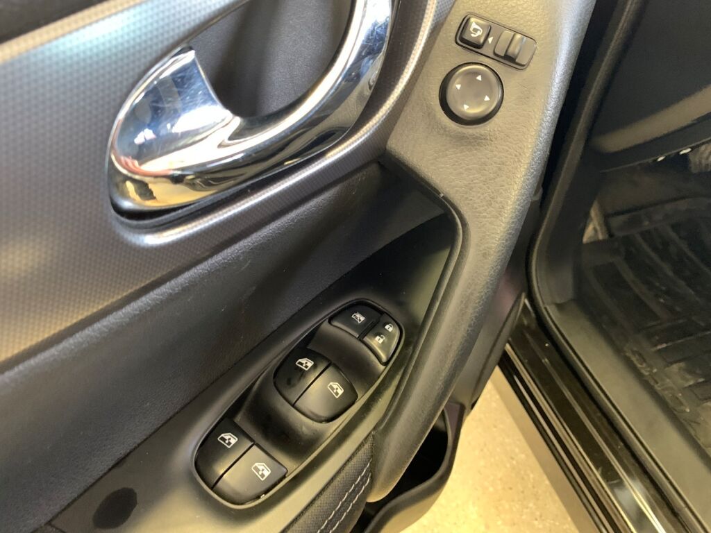 Nissan Qashqai 2018 Musta