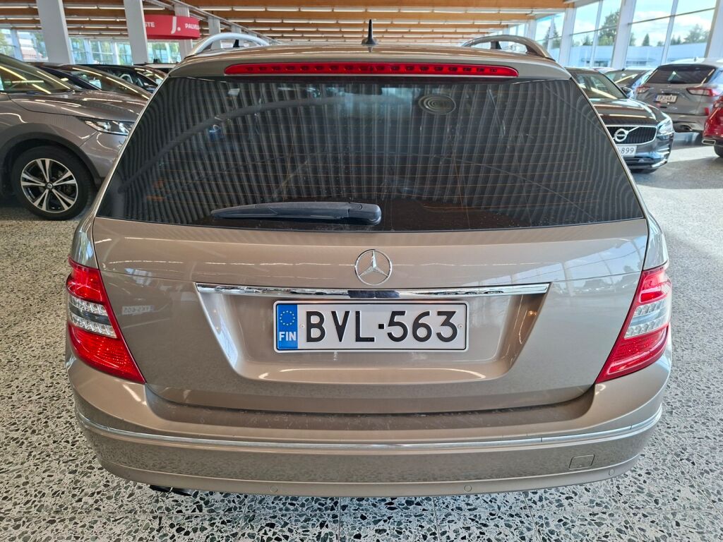 Mercedes-Benz C 2011 Ruskea (beige)