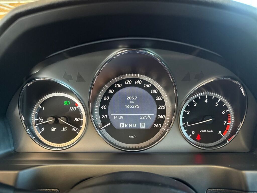 Mercedes-Benz C 2011 Ruskea (beige)