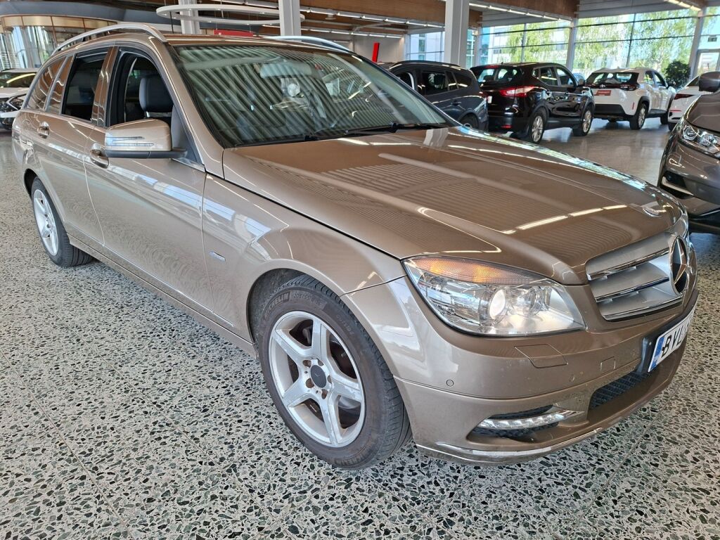 Mercedes-Benz C 2011 Ruskea (beige)