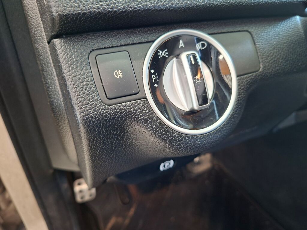 Mercedes-Benz C 2011 Ruskea (beige)