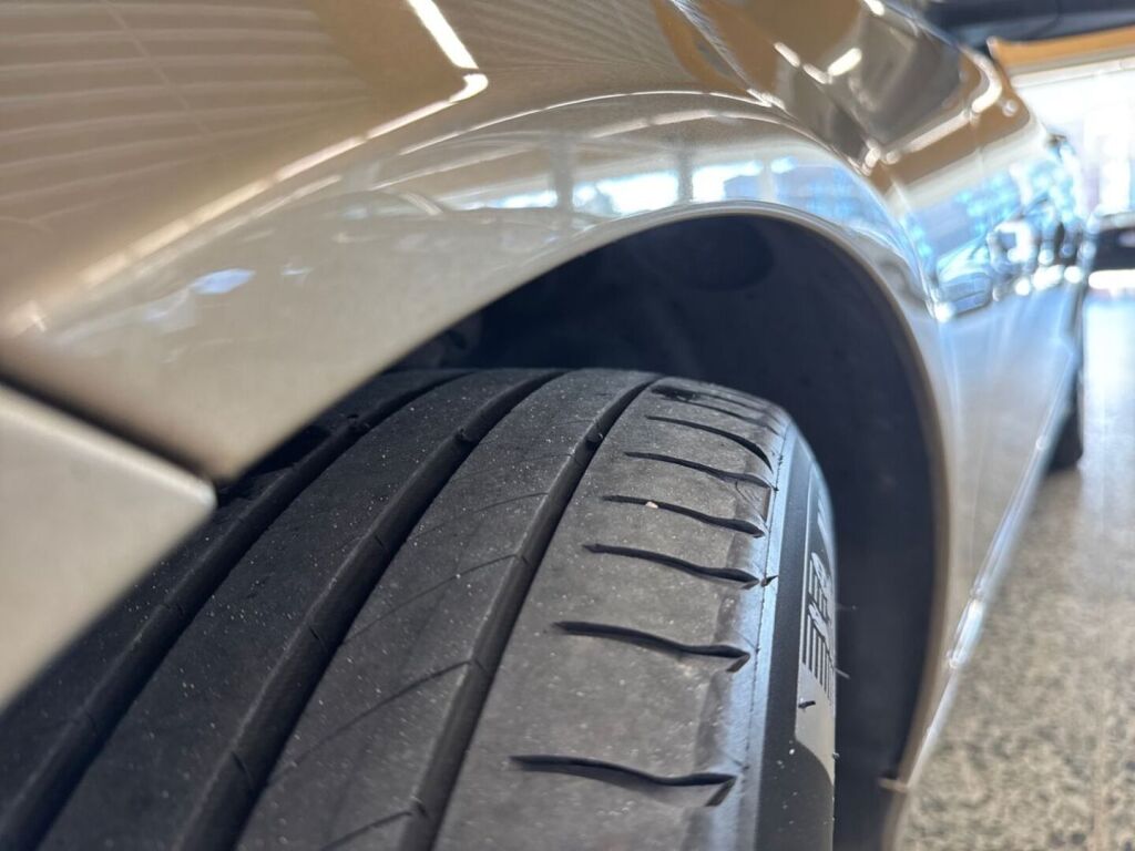 Mercedes-Benz C 2011 Ruskea (beige)