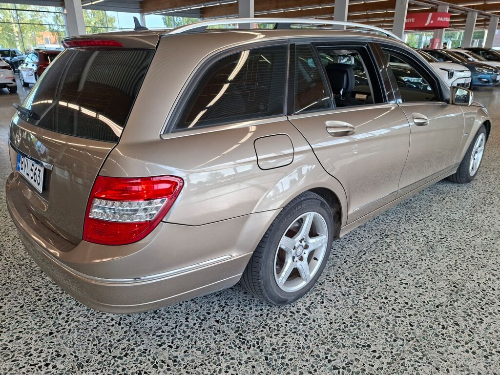 Mercedes-Benz C 2011 Ruskea (beige)